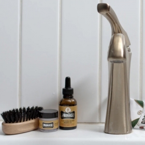 Proraso vosak za brkove wood spice 15ml (1).jpg Proraso vosak za brkove wood spice 15ml (1).jpg
